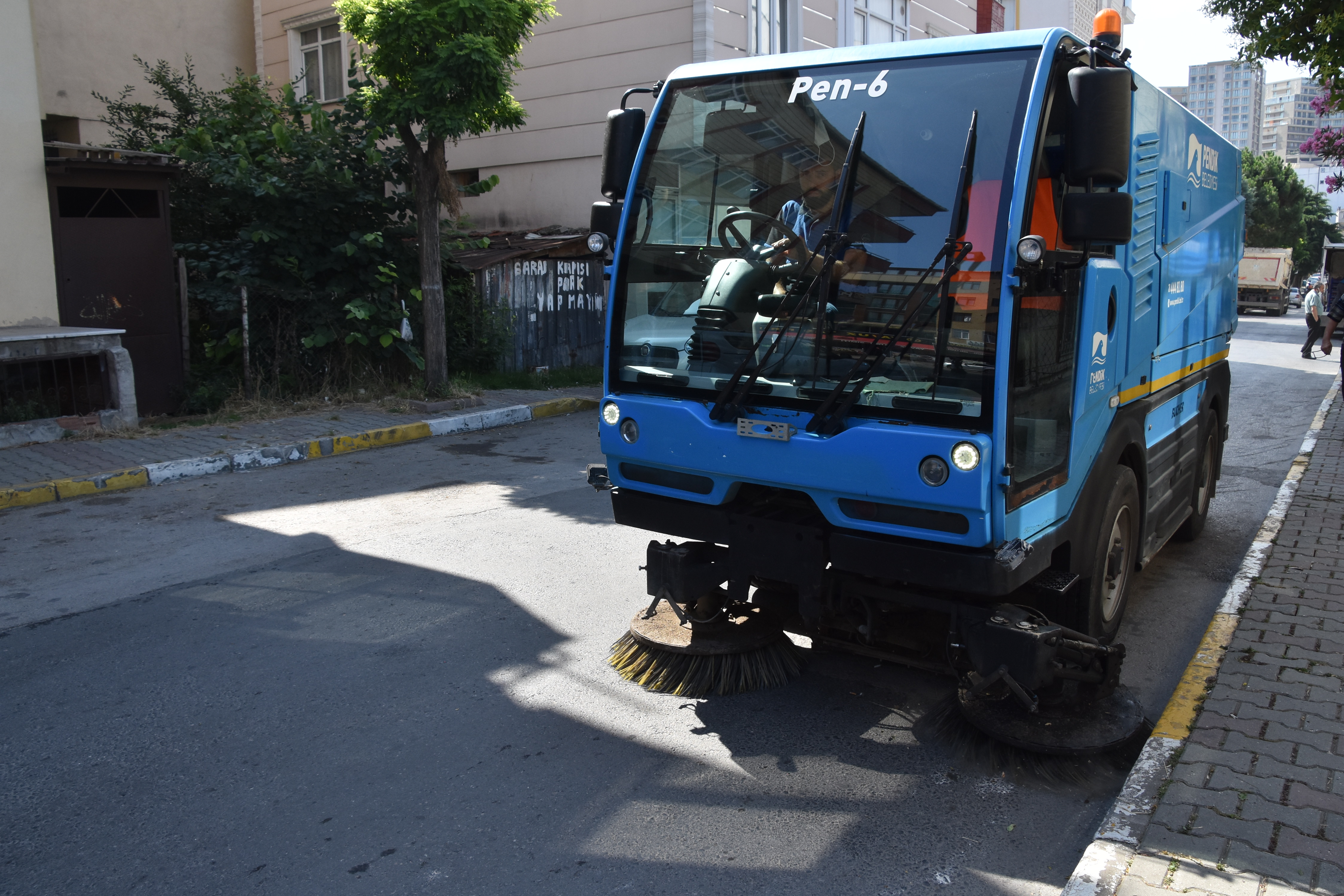 Sokaklarda yaz temizliği başladı! Daha temiz bir çevre için ekipler iş başında