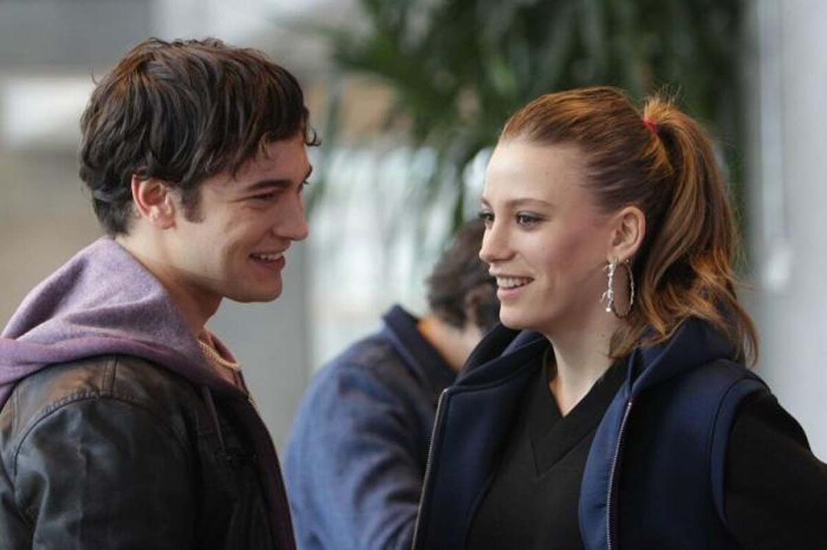 Çağatay Ulusoy, Serenay Sarıkaya sorusuyla neye uğradığını şaşırdı! Verdiği cevap olay oldu!