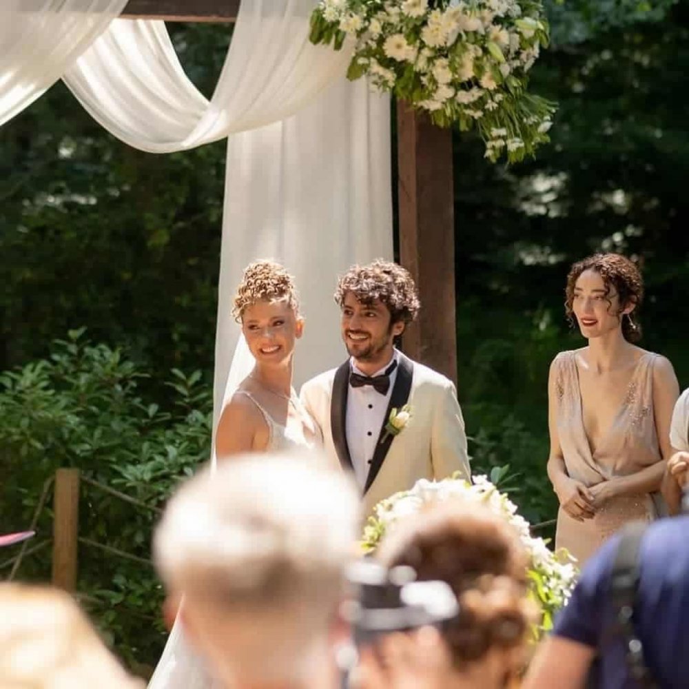 Düğüne damga vurdu! Taner Ölmez'in annesi güzelliğiyle dikkat çekti!