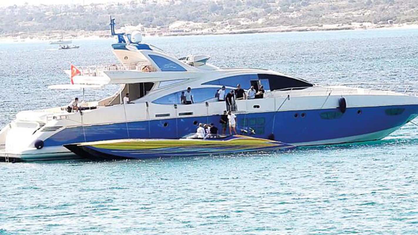 Survivor bitti soluğu Çeşme'de aldı! Acun Ilıcalı sevgilisi Ayça Çağla Altunkaya ile tatilde!