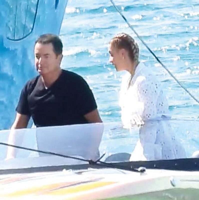 Survivor bitti soluğu Çeşme'de aldı! Acun Ilıcalı sevgilisi Ayça Çağla Altunkaya ile tatilde!