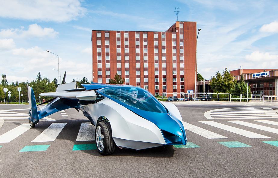 Jetgiller gerçek oldu! Slovakyada tarihi an! Uçan araba ilk şehirlerarası uçuşunu gerçekleştirdi