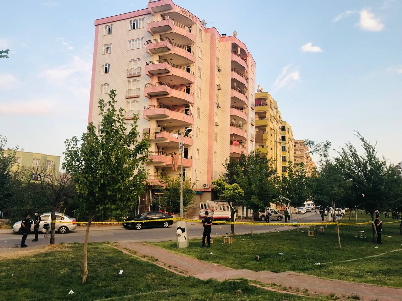 Kurşunlar havada uçuştu, ortalık savaş alanına döndü! Diyarbakır'da silahlı çatışma:2 ölü, 15 yaralı