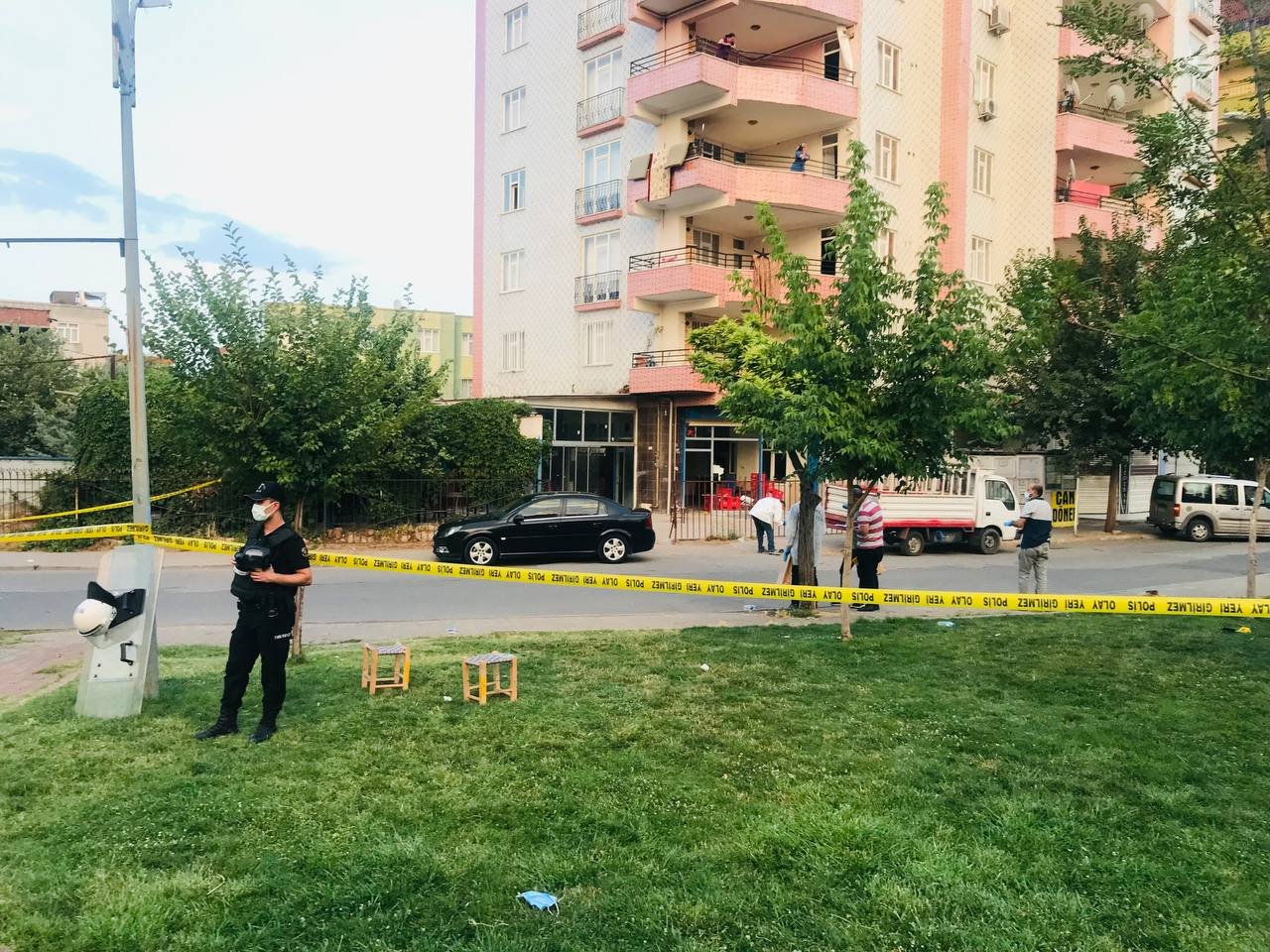 Kurşunlar havada uçuştu, ortalık savaş alanına döndü! Diyarbakır'da silahlı çatışma:2 ölü, 15 yaralı