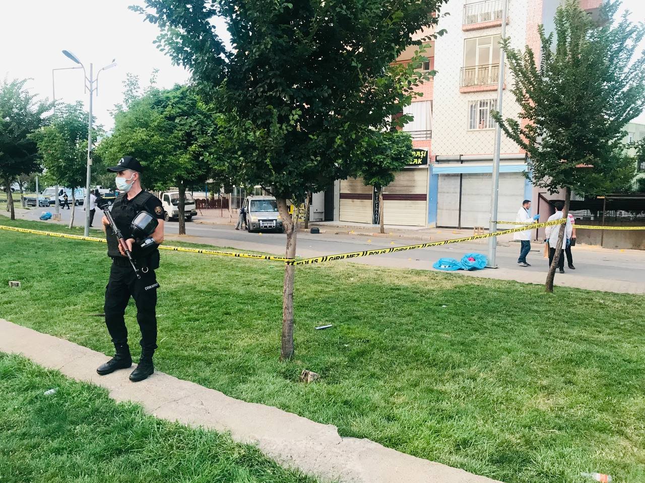 Kurşunlar havada uçuştu, ortalık savaş alanına döndü! Diyarbakır'da silahlı çatışma:2 ölü, 15 yaralı