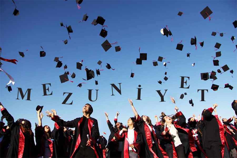 En mutlu günleri zehir oldu! Mezuniyet çekiminden dönerken kaza yaptılar: 2si ağır, 5 yaralı