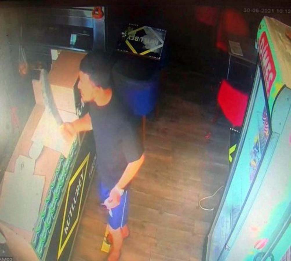 Fırında istediği ürün kalmayınca, çalışana satırla saldırdı!