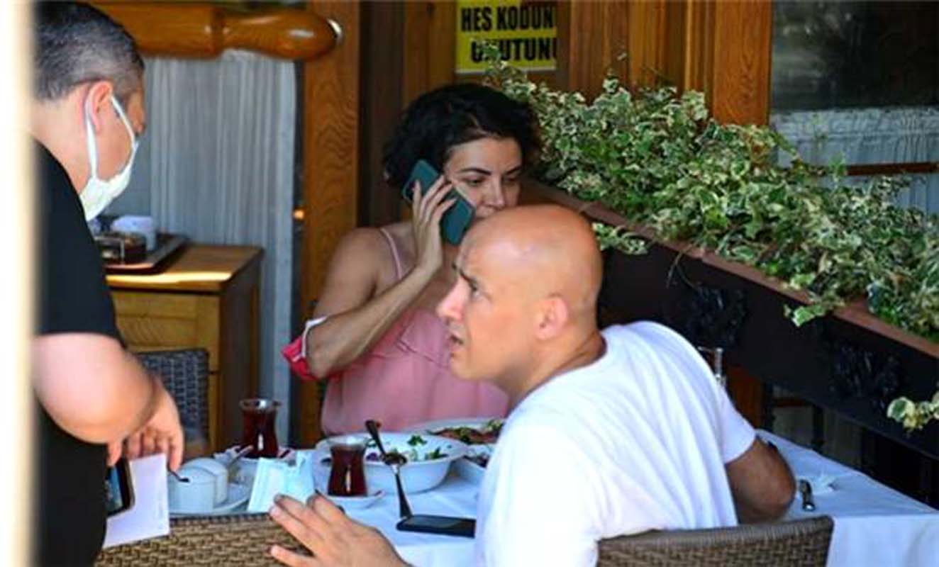 Ünlü şarkıcı Göksel'i gören tanıyamadı! Makyajsız hali çok konuşulacak!