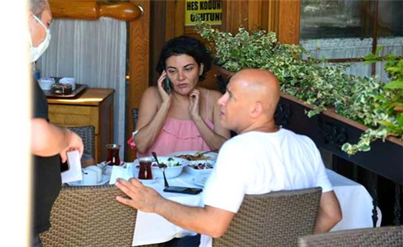 Ünlü şarkıcı Göksel'i gören tanıyamadı! Makyajsız hali çok konuşulacak!