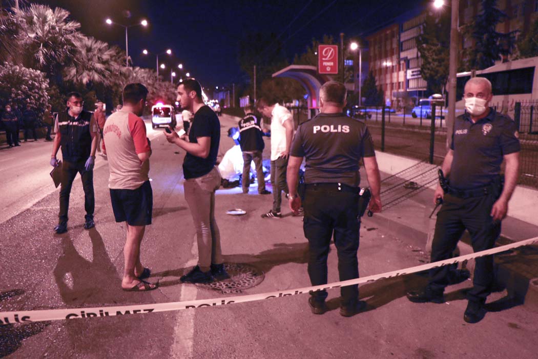 Otomobil ile motosiklet çarpıştı: Baba oğul canından oldu!