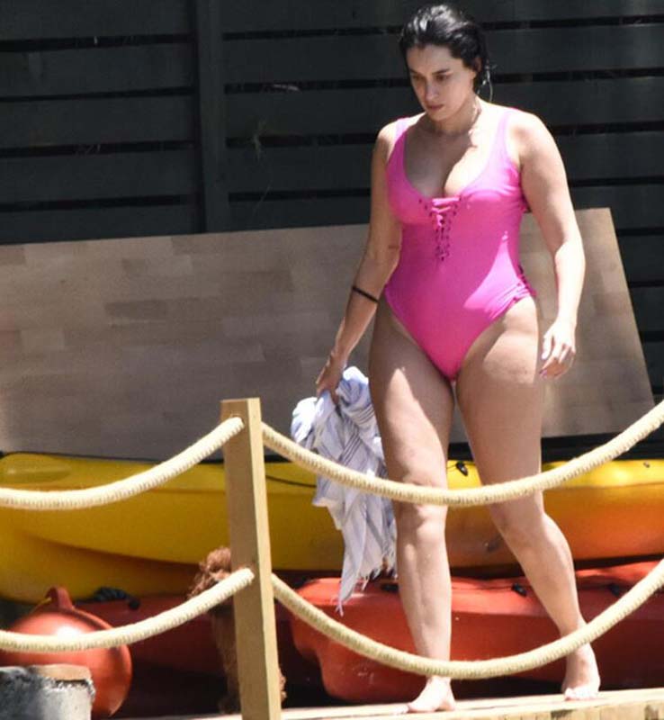 Bikinili pozları olay olmuştu! Hande Doğandemir fazla kiloları hakkında açıklama yaptı!