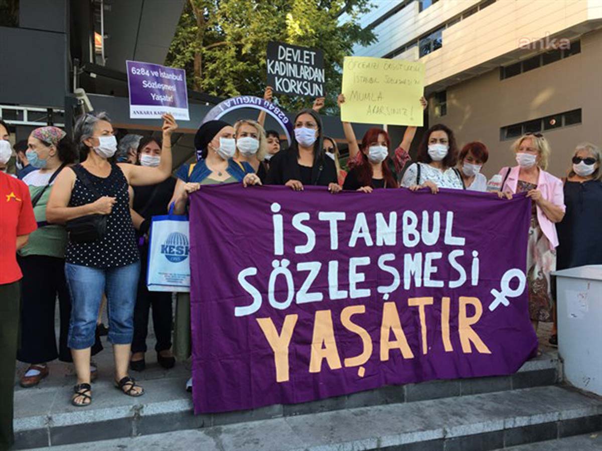İstanbul Sözleşmesi Protestosu! Kadınlar sözleşmeden çıkılmasını protesto etti. İstanbul ve İzmir'deki gösterilere polis müdahale etti.