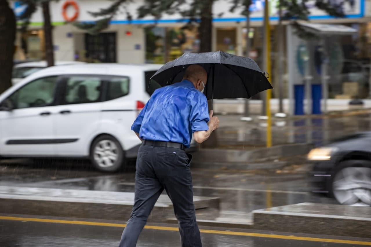 Hafta sonu şiddetli yağmurla başladı! Meteoroloji'den vatandaşlara sel, su baskını ve dolu uyarısı! İşte 3 Temmuz Cumartesi hava durumu