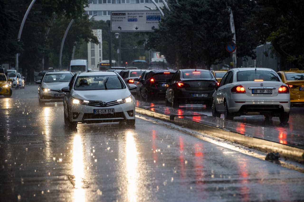 Hafta sonu şiddetli yağmurla başladı! Meteoroloji'den vatandaşlara sel, su baskını ve dolu uyarısı! İşte 3 Temmuz Cumartesi hava durumu