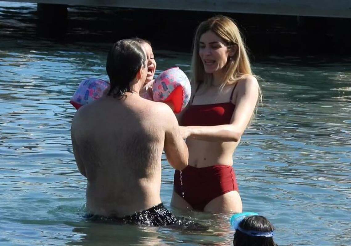Kaan Tangöze - Kıvılcım Ural çifti tatilde kızları İlayda'yı denizle tanıştırdı! Ortaya keyifli görüntüler çıktı!
