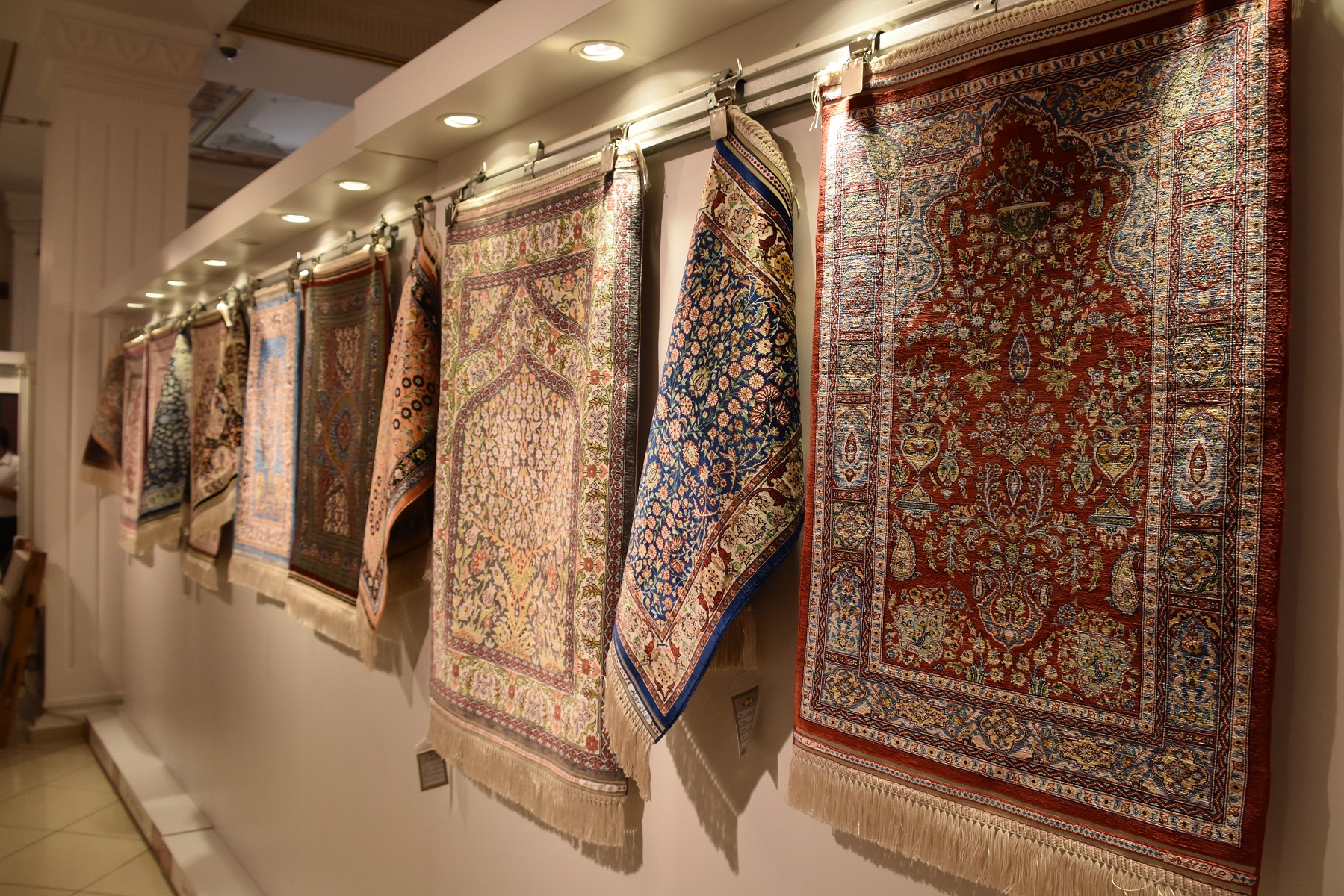 Sevgi ve sabırla... Elleriyle ilmek ilmek sanat işlediler