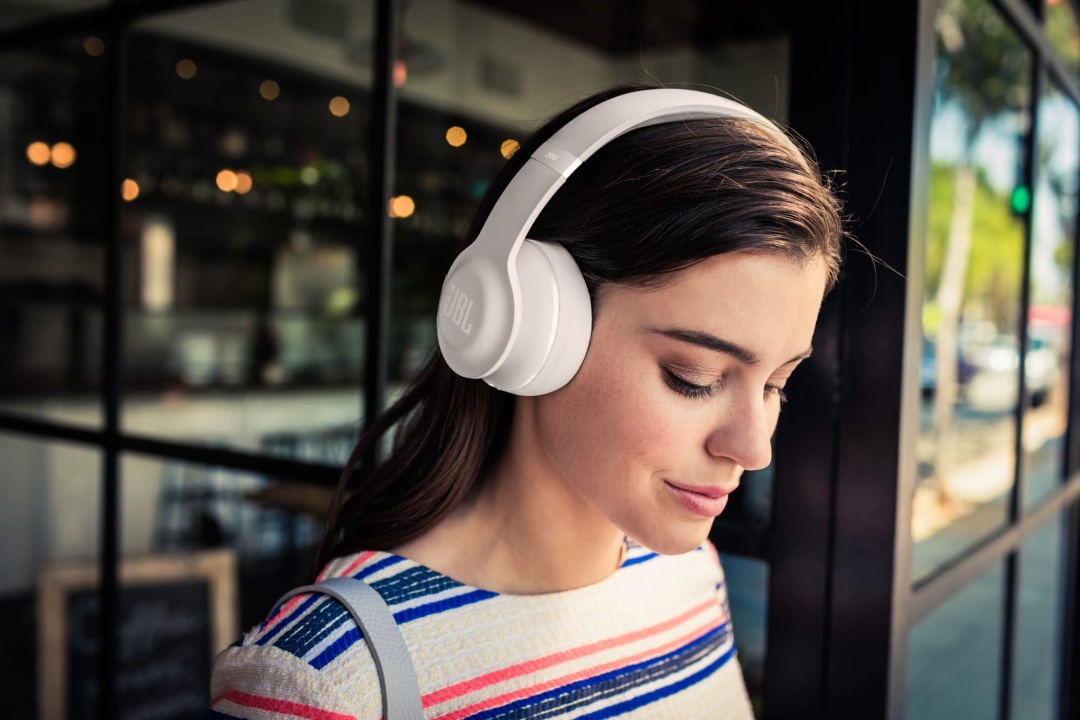 Baş dönmesi, çınlama, işitme kaybı... Kulaklıkla müzik keyfinde büyük risk! En büyük alışkanlığınınız, sağlığınızdan edebilir!