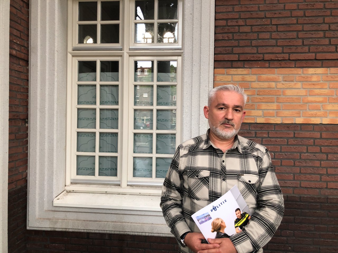 Kutsalımıza Hollanda'da bira şişeleri ile çirkin saldırı! Amsterdam Ayasofya Camisi'sinin camları kırıldı