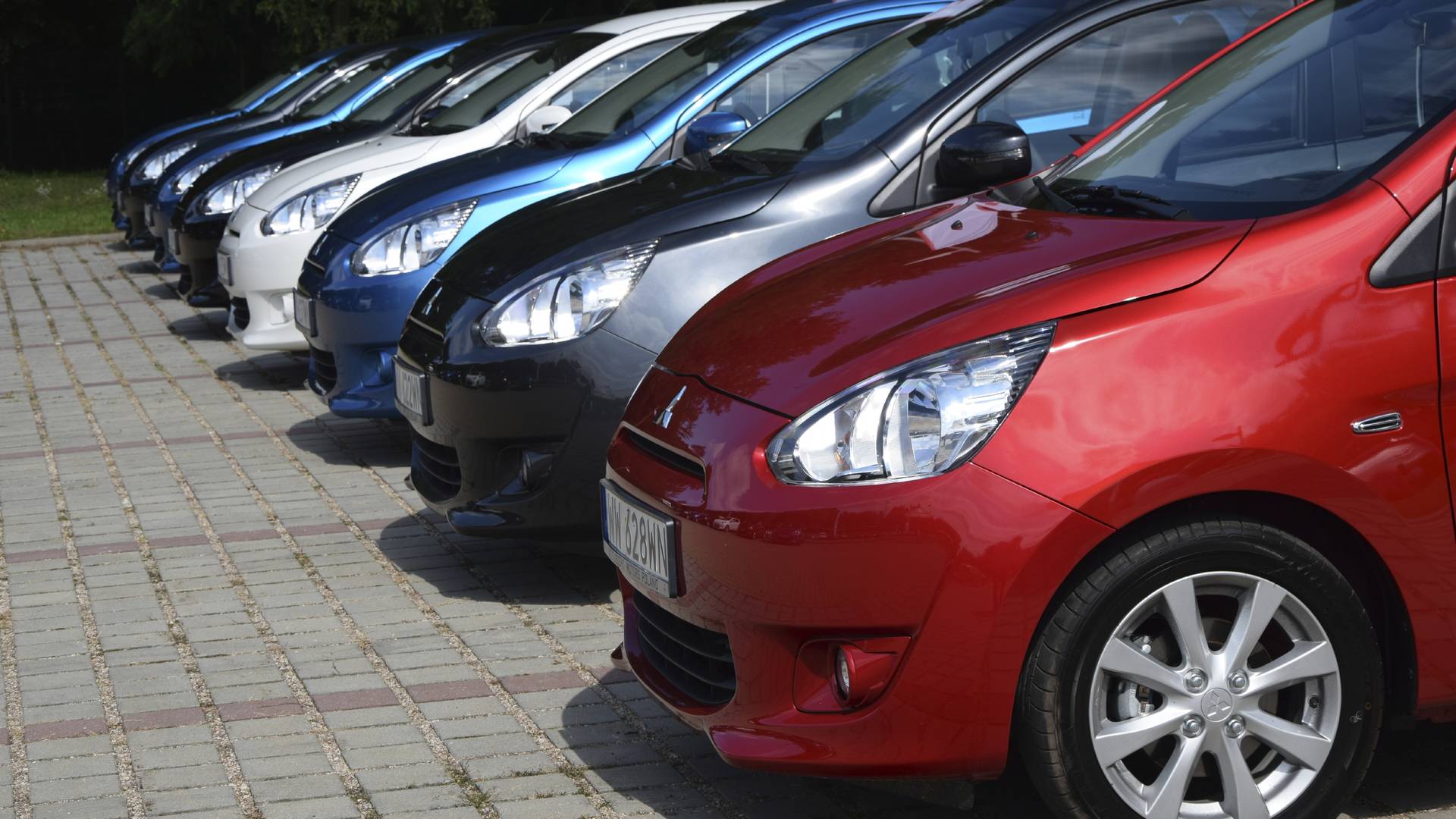 İkince el araba fiyatları yine uçtu! Bakan çok alan yok! Müşteri de isyanda, galerici de!