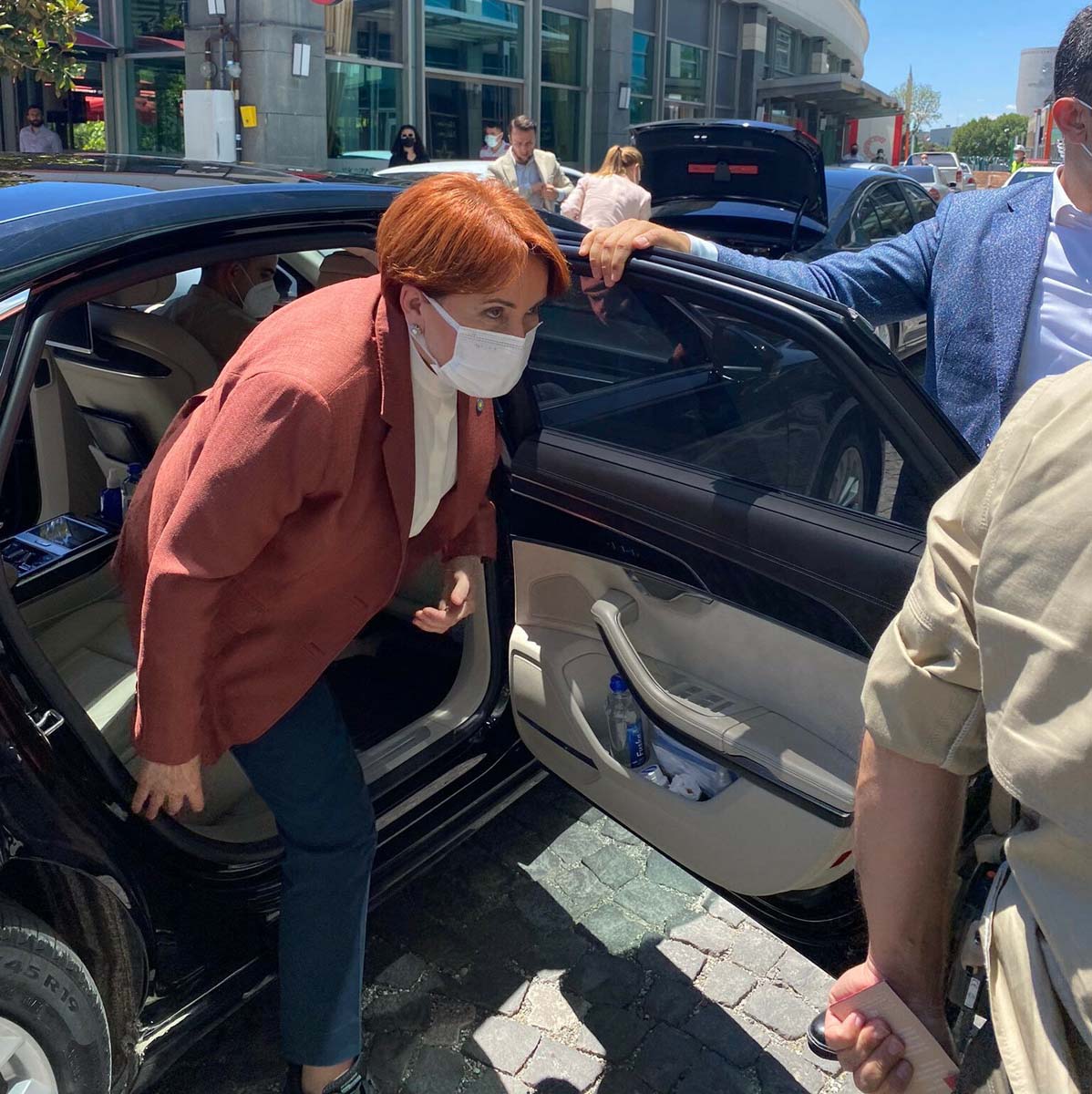 Dediklerini çabuk unuttu! Biz özel uçakla gezmiyoruz diyen Meral Akşener, Malatya ya özel jetle gitti 