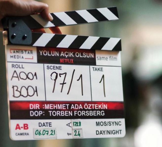 Tolga Sarıtaş ve Engin Akyürek'i buluşturan filmin çekimleri başladı! Filme sürpriz bir isim de dahil oldu!