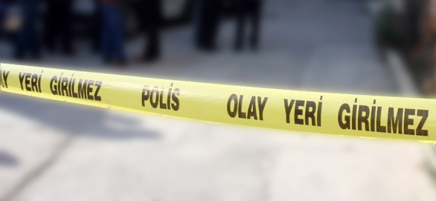 İstanbulda feci kaza! Karşıdan karşıya geçmeye çalışırken beton mikserinin altında kaldı |Asfalt kana bulandı, talihsiz kadının bacağı koptu 