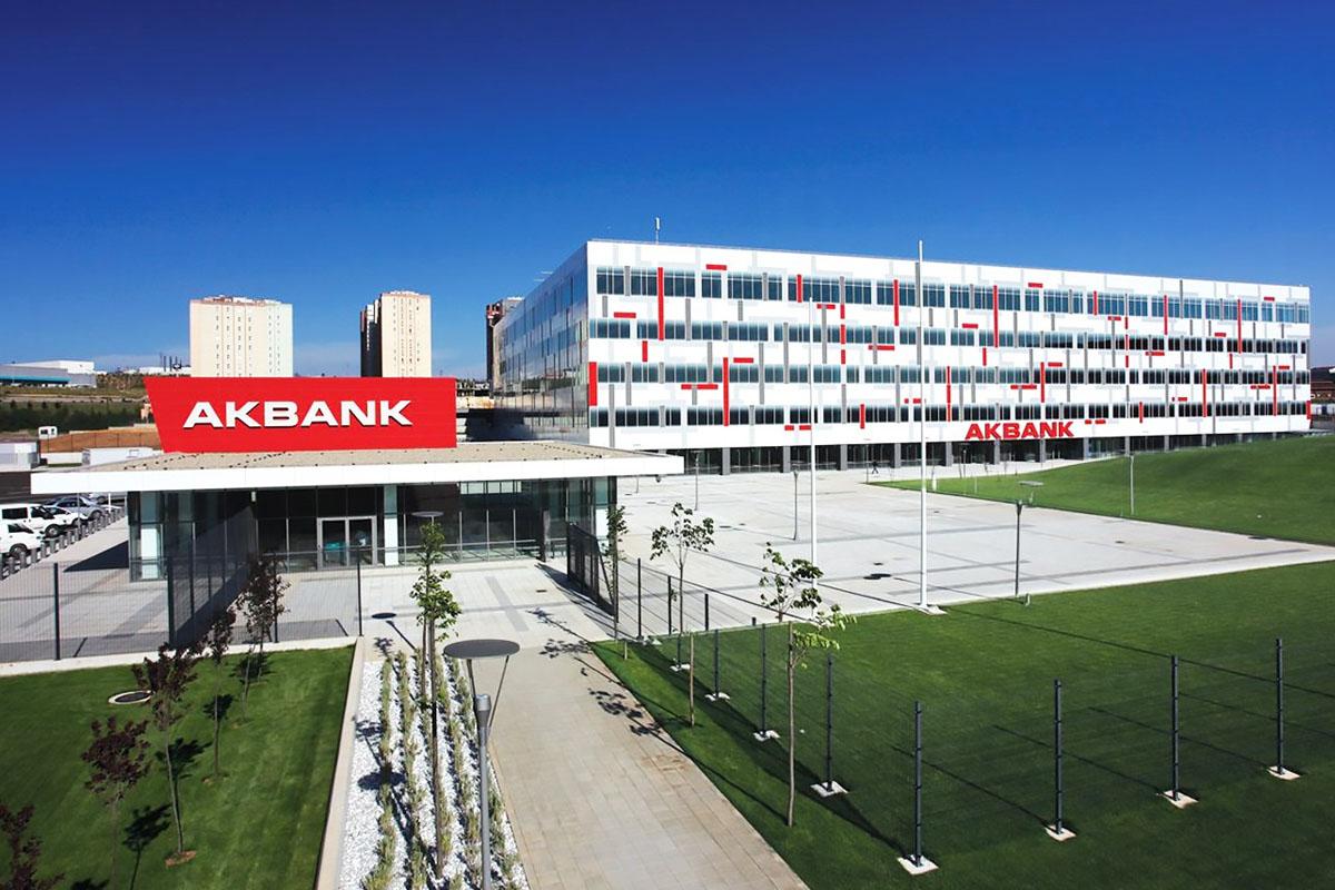 SON DAKİKA! Akbank yetkilileri açıkladı: Şubelerin çalışma saatleri uzatıldı! Hafta sonuna kadar 19.00'a dek hizmet verecek!