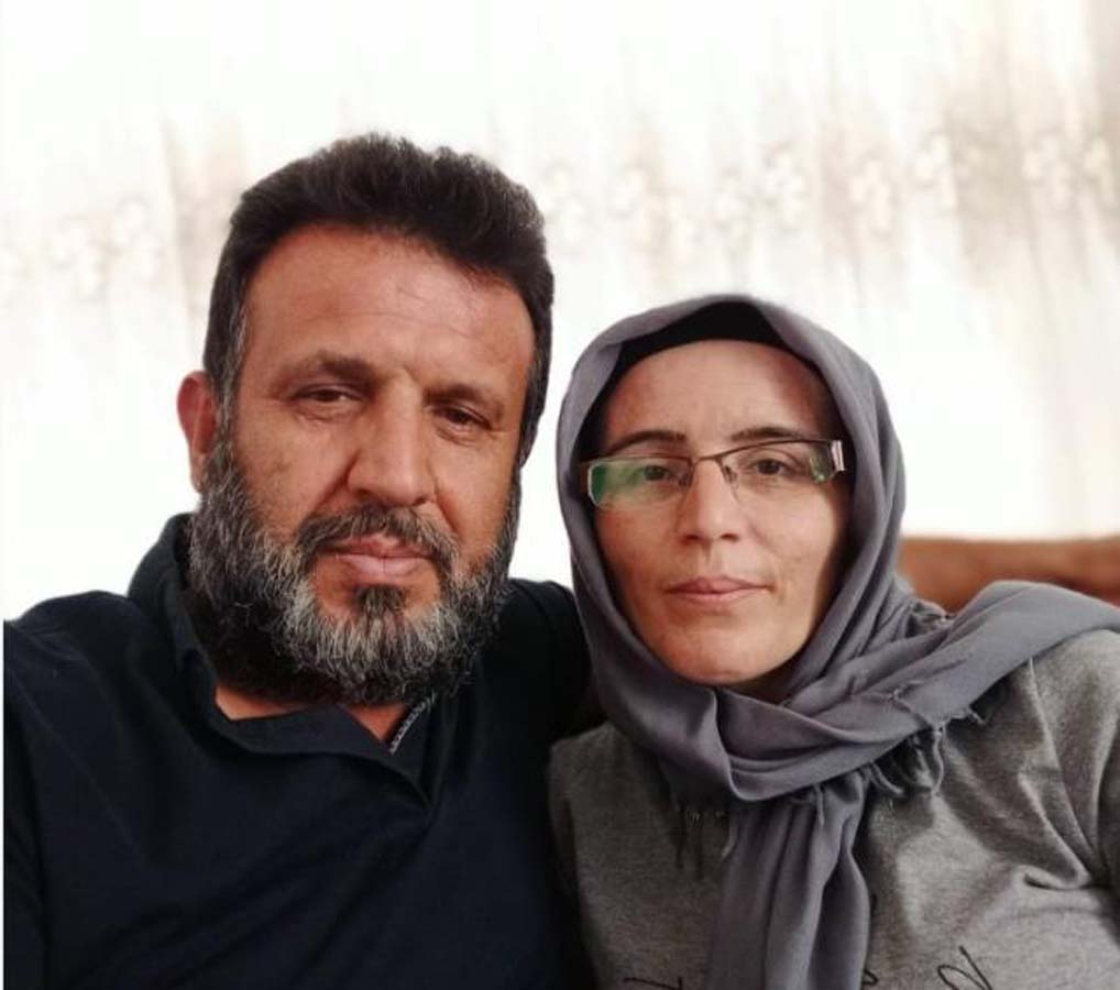 Aynı adama kaçan eltilerden haber var! Yufkacıyla sarmaş dolaş pozları ortaya çıktı