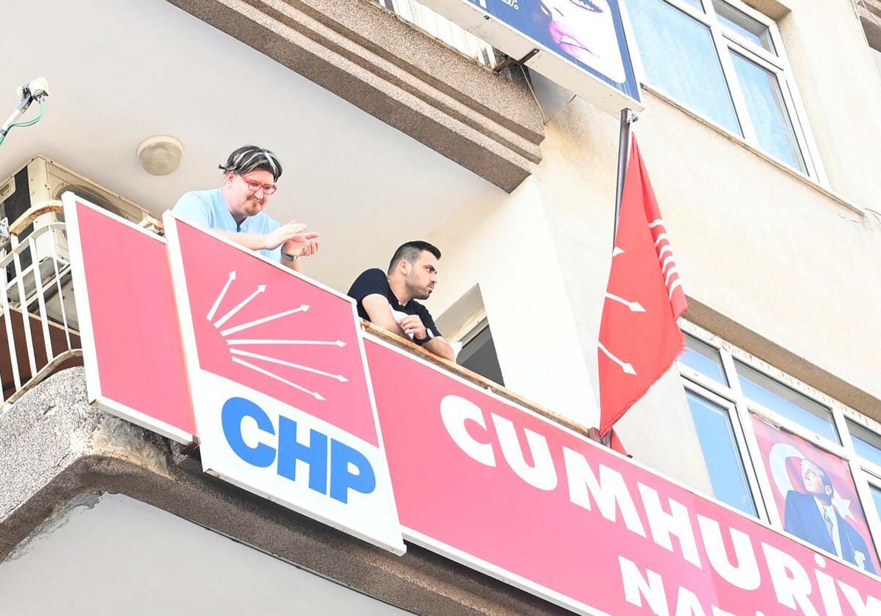 CHP iyice kendini kaybetti! Muharrem İnce'yi alkışlayan CHP'li partiden kovuldu