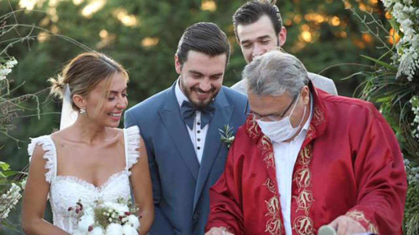 İsmail Ege Şaşmaz - Hande Ünal çifti muradına erdi! Hiç oturmadan eğlendiler!