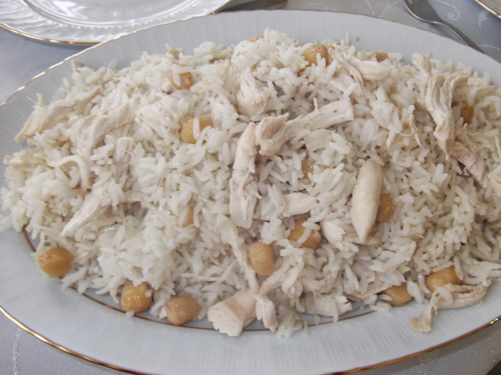 Eşi için mevlit okuttu, bin pişman oldu! Mevlitte dağıtılan tavuk pilav 41 kişiyi hastanelik etti