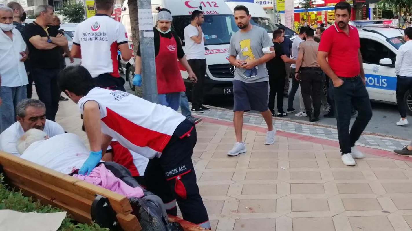 Böylesi görülmedi! Ağzında maske olmadan hapşıran adama bıçaklı saldırı!