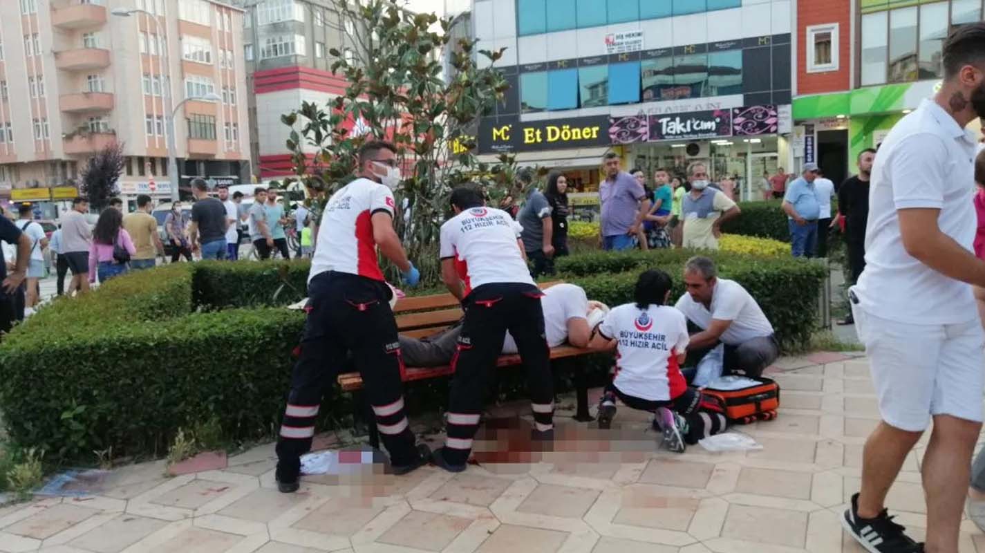 Böylesi görülmedi! Ağzında maske olmadan hapşıran adama bıçaklı saldırı!