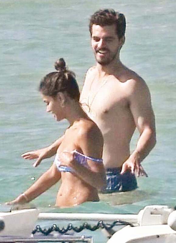 Birlikte görüntülendiler! Berk Atan ve Selin Yağcıoğlu Çeşme'de tatil yapıyor!