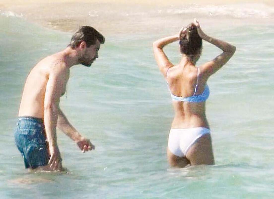 Birlikte görüntülendiler! Berk Atan ve Selin Yağcıoğlu Çeşme'de tatil yapıyor!