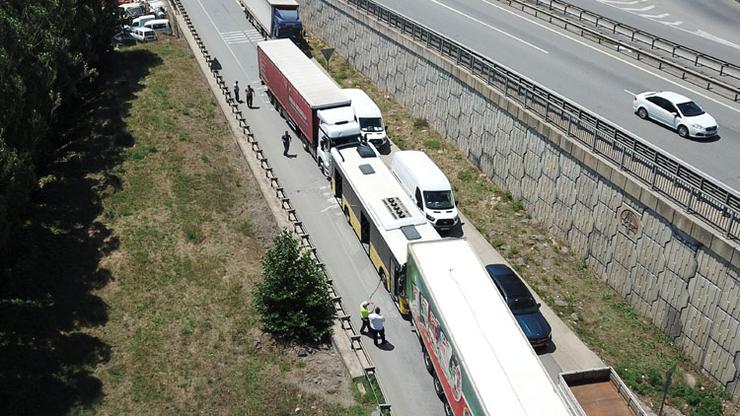 Pendikteki zincirleme kazada faciadan dönüldü! 2 TIR ve İETT otobüsü birbirine girdi
