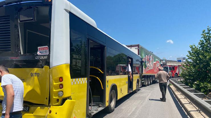 Pendikteki zincirleme kazada faciadan dönüldü! 2 TIR ve İETT otobüsü birbirine girdi