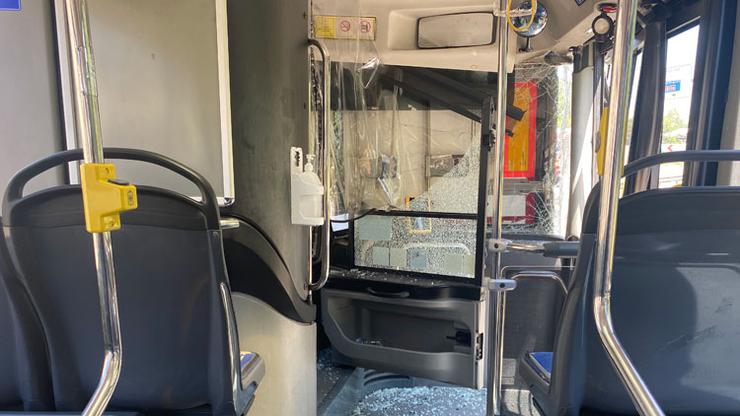 Pendikteki zincirleme kazada faciadan dönüldü! 2 TIR ve İETT otobüsü birbirine girdi