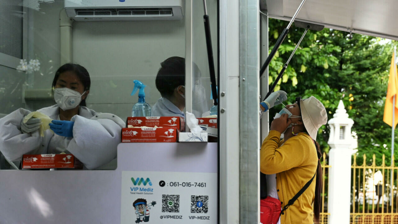 Vaka sayıları patladı: Bir haftada 7 buçuk kat arttı! Hollanda'da Delta varyantı çoğunlukla gençleri etkiliyor!