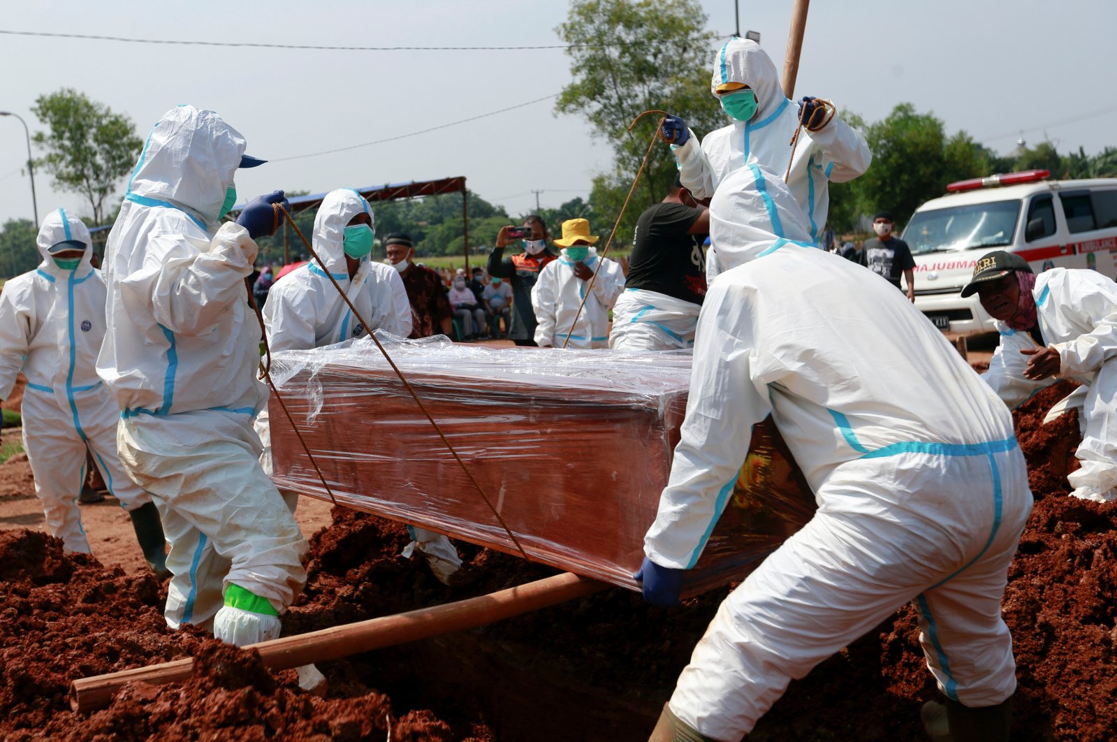 Vaka sayıları patladı: Bir haftada 7 buçuk kat arttı! Hollanda'da Delta varyantı çoğunlukla gençleri etkiliyor!