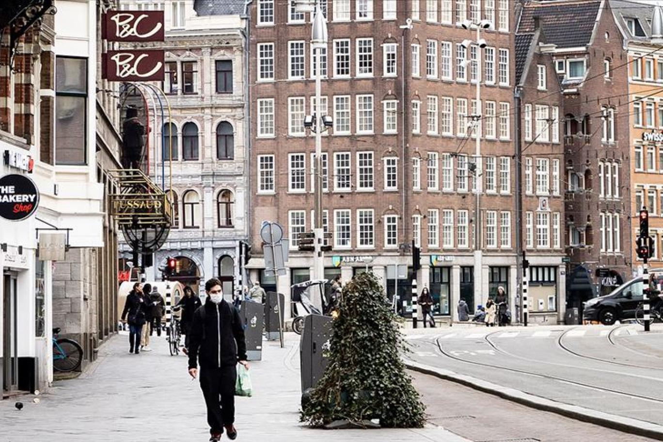 Vaka sayıları patladı: Bir haftada 7 buçuk kat arttı! Hollanda'da Delta varyantı çoğunlukla gençleri etkiliyor!