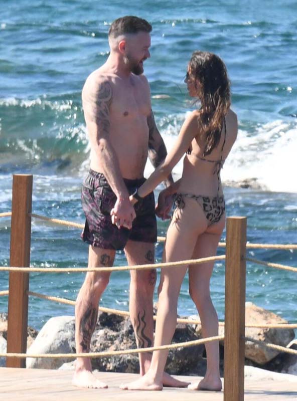 Dilan Çiçek Deniz İzlandalı sevgilisi Thor Saevarsson ile ilk kez görüntülendi! Dudak dudağa yakalanan çift aşklarını belgeledi!