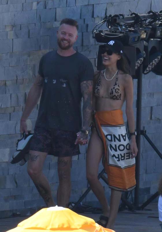 Dilan Çiçek Deniz İzlandalı sevgilisi Thor Saevarsson ile ilk kez görüntülendi! Dudak dudağa yakalanan çift aşklarını belgeledi!