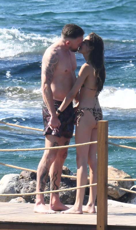 Dilan Çiçek Deniz İzlandalı sevgilisi Thor Saevarsson ile ilk kez görüntülendi! Dudak dudağa yakalanan çift aşklarını belgeledi!