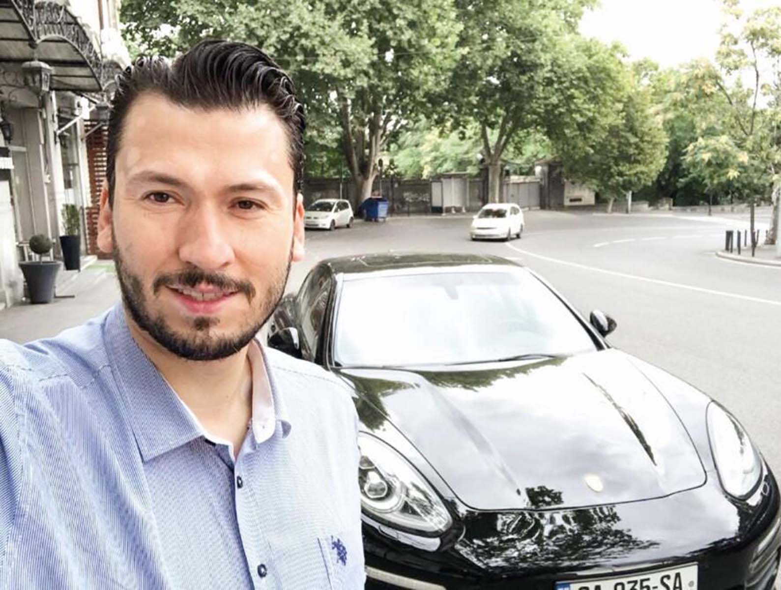 Market çalışanıydı, milyonluk Ferrari aldı! Saadet zinciriyle binlerce kişiyi dolandırıp milyonluk vurgun yaptılar 