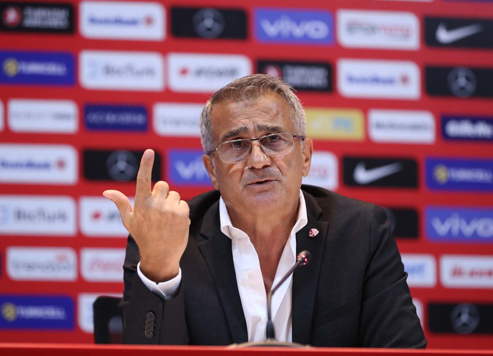 Son dakika | Emre Belözoğlu'ndan Milli Takım açıklaması: Görüşmelerimiz devam ediyor 