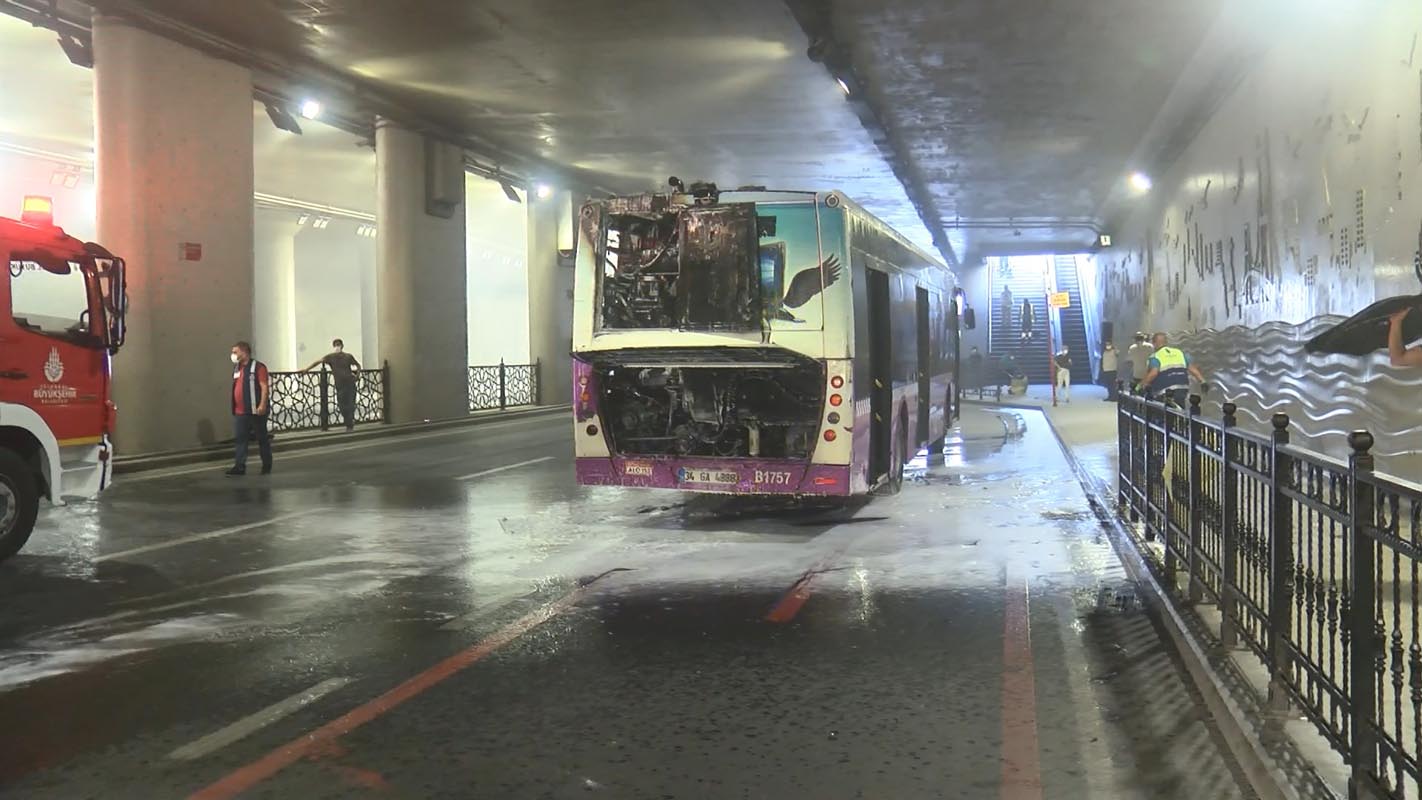 Taksim tünelinde otobüs yangını!