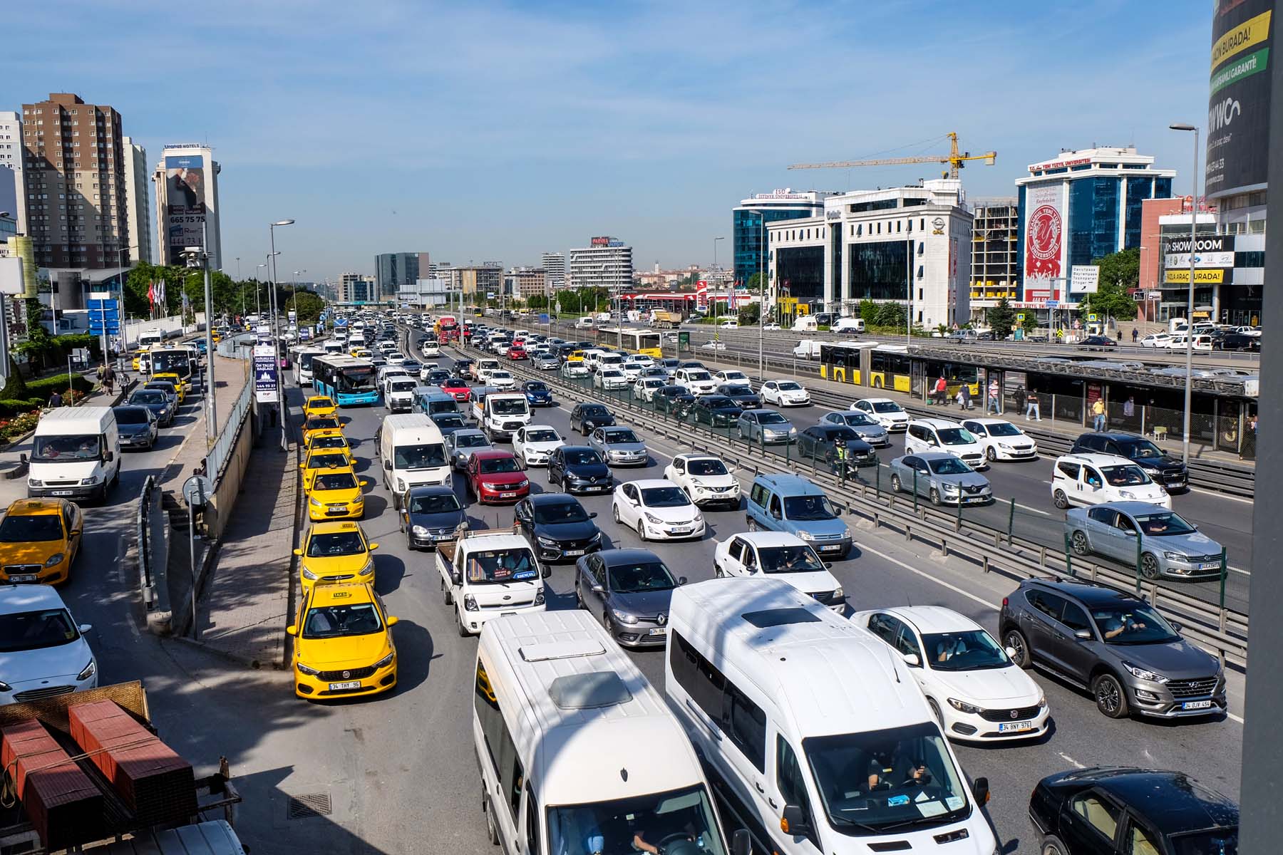 Binlerce vatandaş sosyal medyadan ses yükseltti! Otomobil fiyatlarındaki yüksek ÖTV için çözüm istediler 