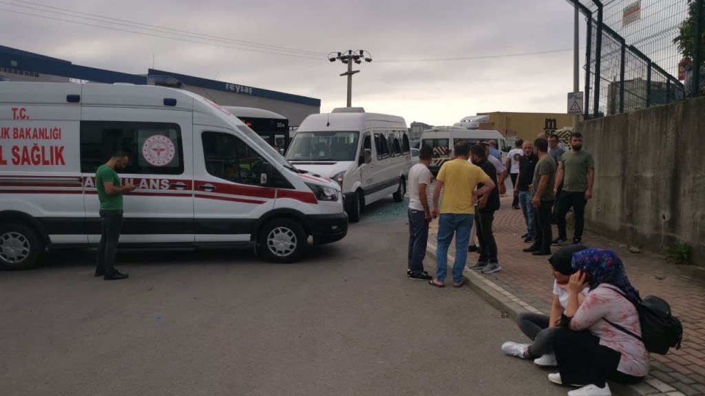 İşçilerin dehşet dolu anları! Kocaelide servis minibüsüne silahlı saldırı