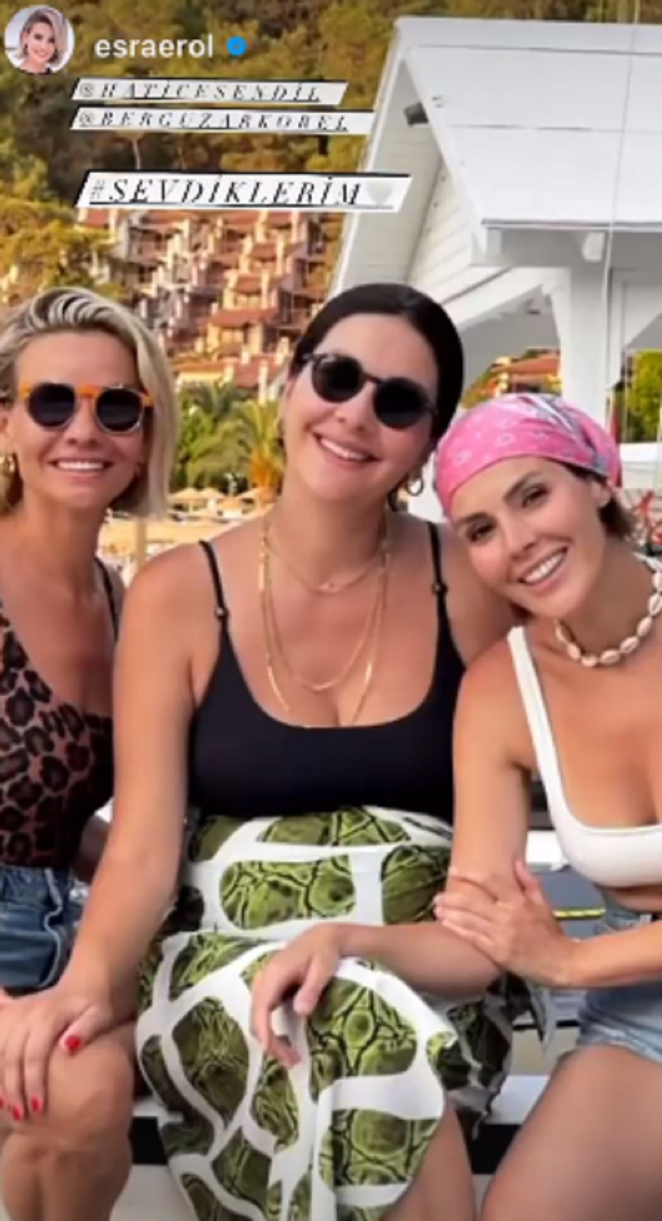 Üçüncü kez anne olma heyecanı yaşayan Bergüzar Korel'in eşi Halit Ergenç ile verdiği poz dikkat çekti!